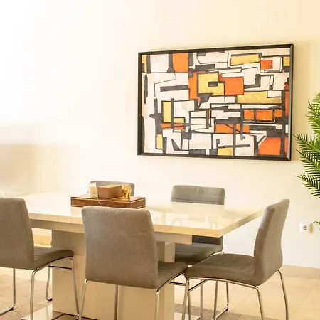 Bajo Encantador Y Familiar En Benahavis Apartment *