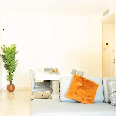 Bajo Encantador Y Familiar En Benahavis Apartment